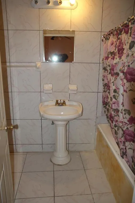 Executive Shaw Park Guest House Ocho Rios